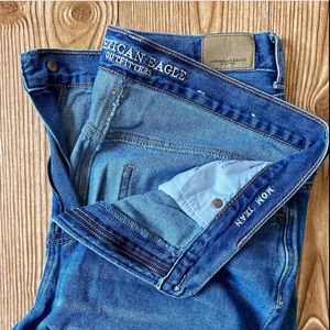 AMERICAN EAGLE mom jeans